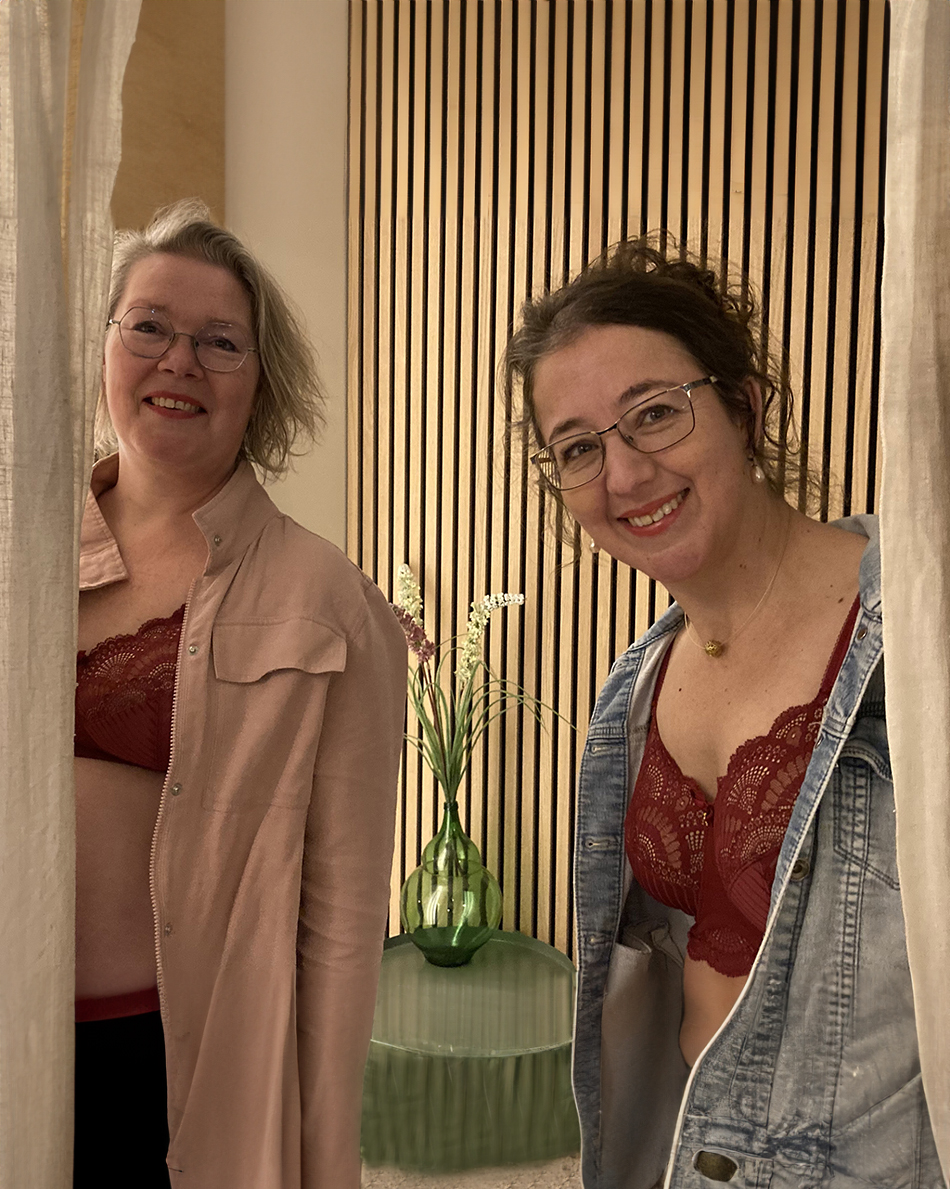 ProudBreast Magazine Lingerie Karolina